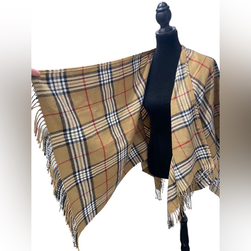 New and never worn. V Fraas plaid open wrap.